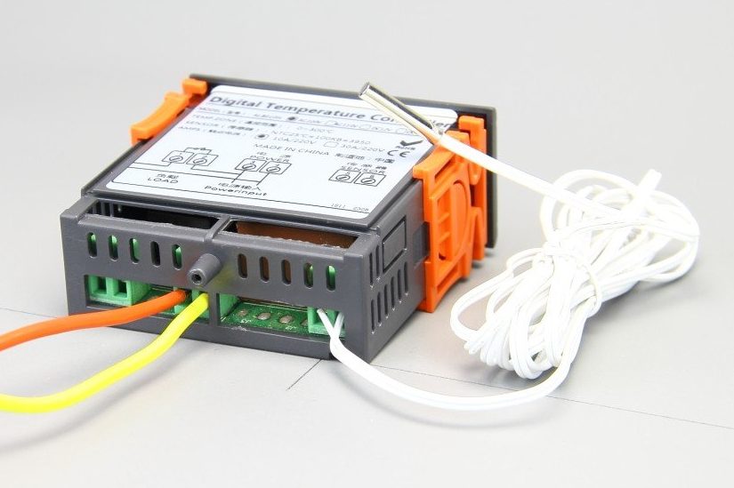 Photo de câblage du contrôleur numérique haute température AL8010H 